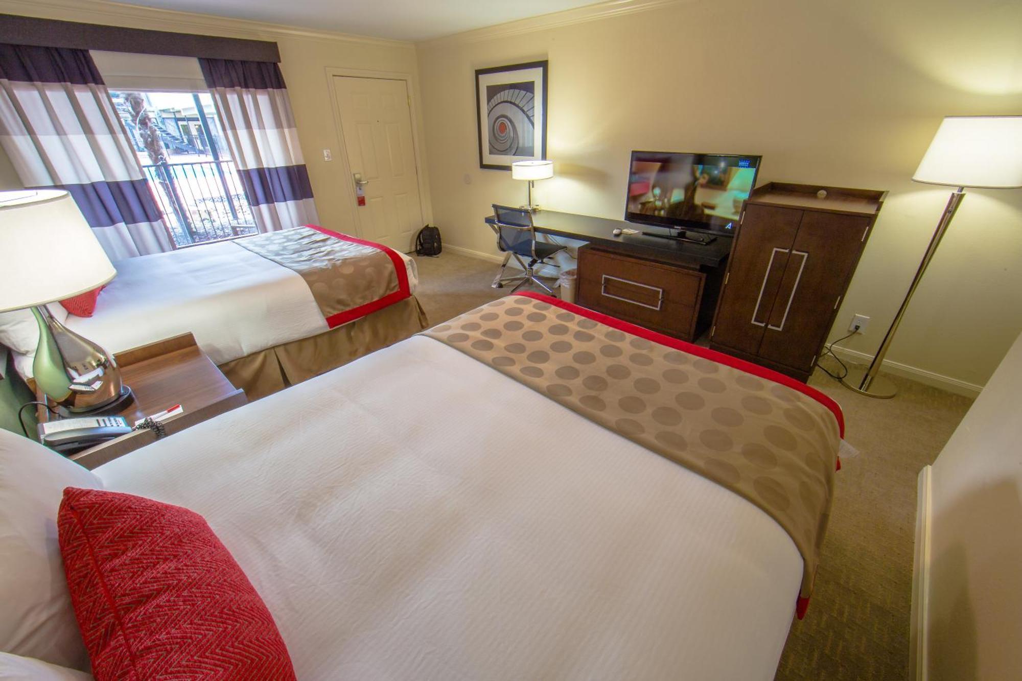 Queen Room - Two Queen Beds Pool View Non Smoking